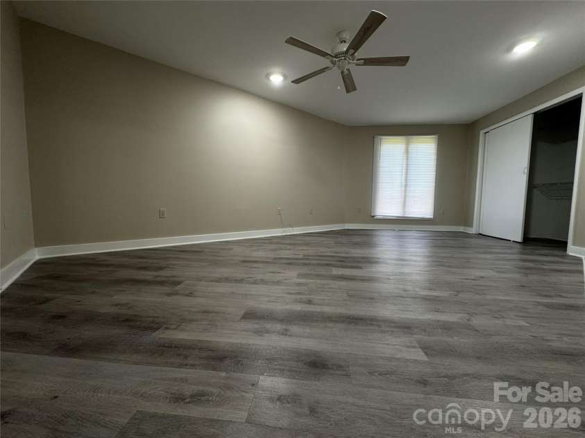 7825 Plott Road, Charlotte, NC 28215.  MLS# CAR4392291, YatesRealty ID 29524. 