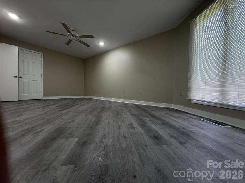 7825 Plott Road, Charlotte, NC 28215.  MLS# CAR4392291, YatesRealty ID 29524. 