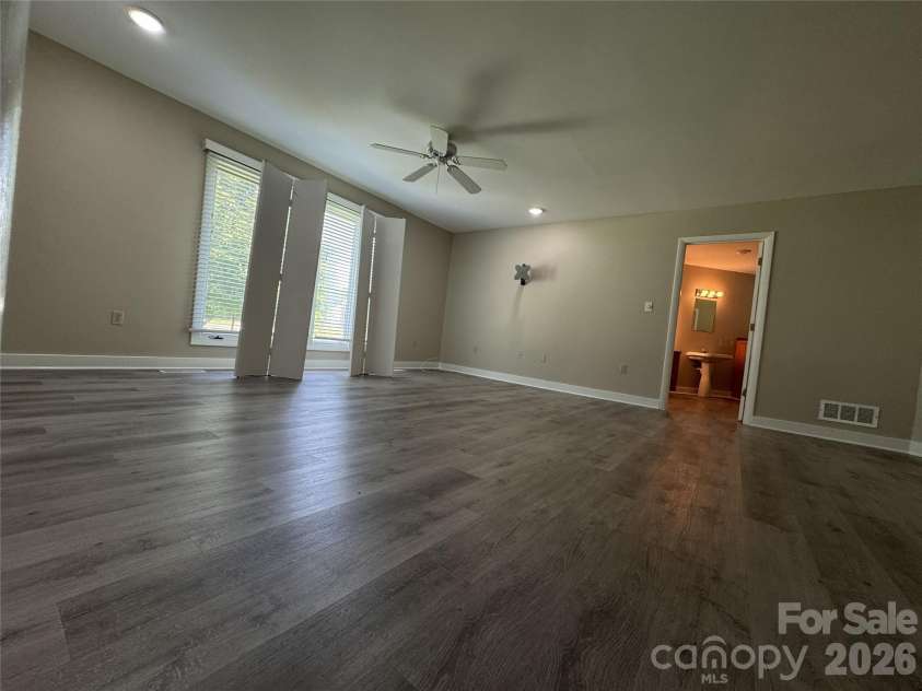 7825 Plott Road, Charlotte, NC 28215.  MLS# CAR4392291, YatesRealty ID 29524. 