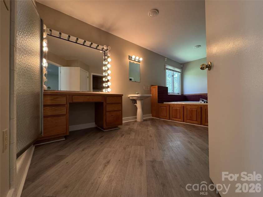 7825 Plott Road, Charlotte, NC 28215.  MLS# CAR4392291, YatesRealty ID 29524. 