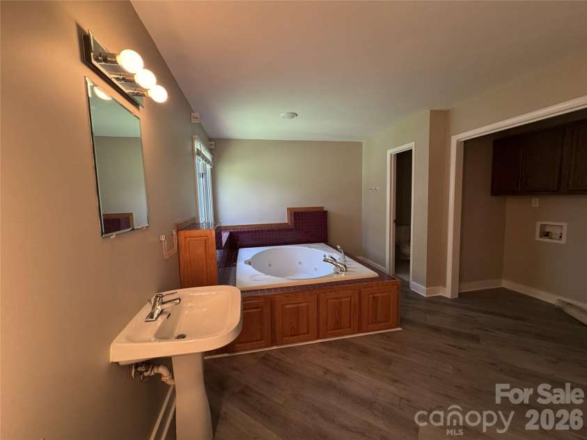 7825 Plott Road, Charlotte, NC 28215.  MLS# CAR4392291, YatesRealty ID 29524. 