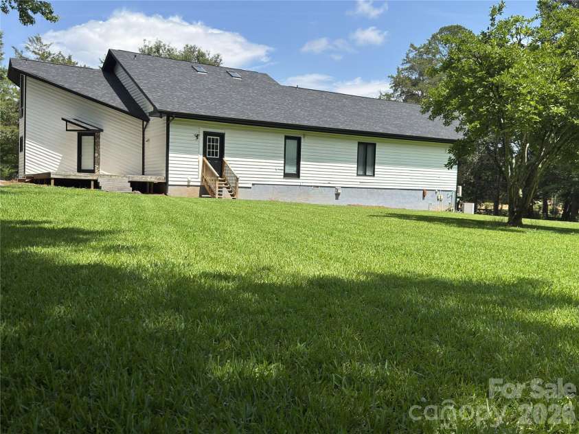 7825 Plott Road, Charlotte, NC 28215.  MLS# CAR4392291, YatesRealty ID 29524. 