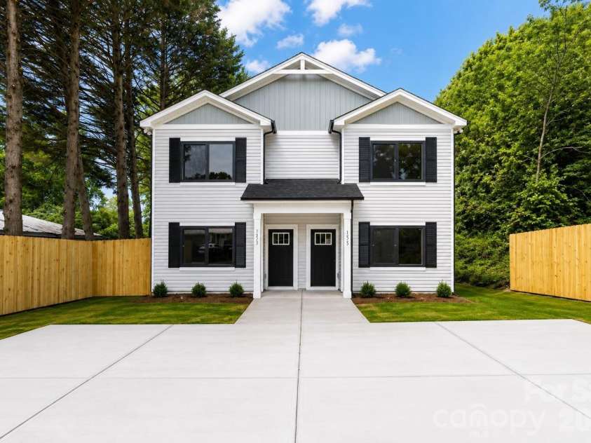 1033 19TH Street, Hickory, NC 28601.  MLS# CAR4389896, YatesRealty ID 29525. 