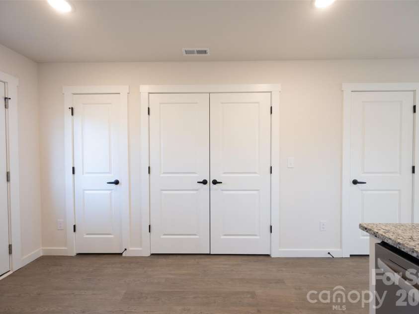 1033 19TH Street, Hickory, NC 28601.  MLS# CAR4389896, YatesRealty ID 29525. 