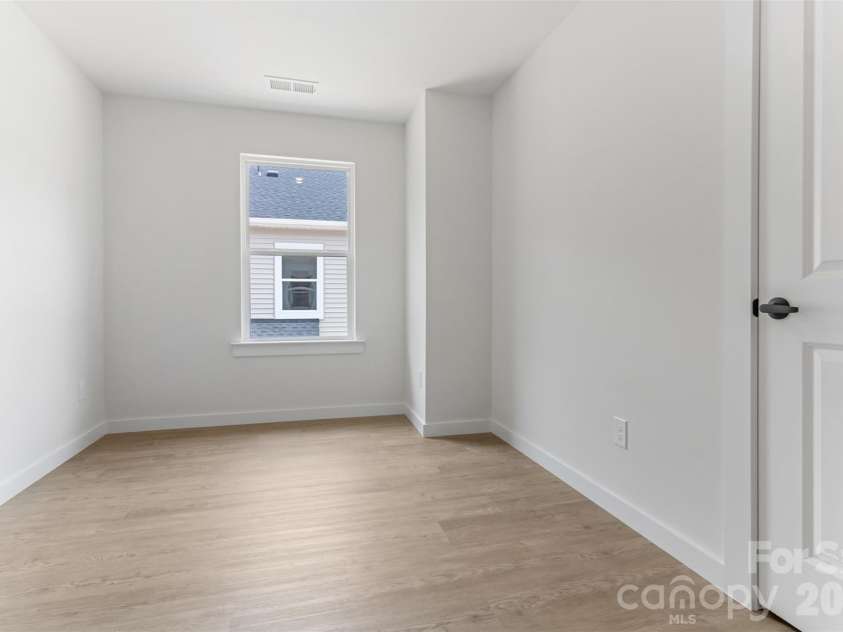 1033 19TH Street, Hickory, NC 28601.  MLS# CAR4389896, YatesRealty ID 29525. 