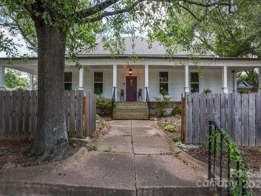 206 Elm Street, Lancaster, SC 29720.  MLS# CAR4282878, YatesRealty ID 29525. 