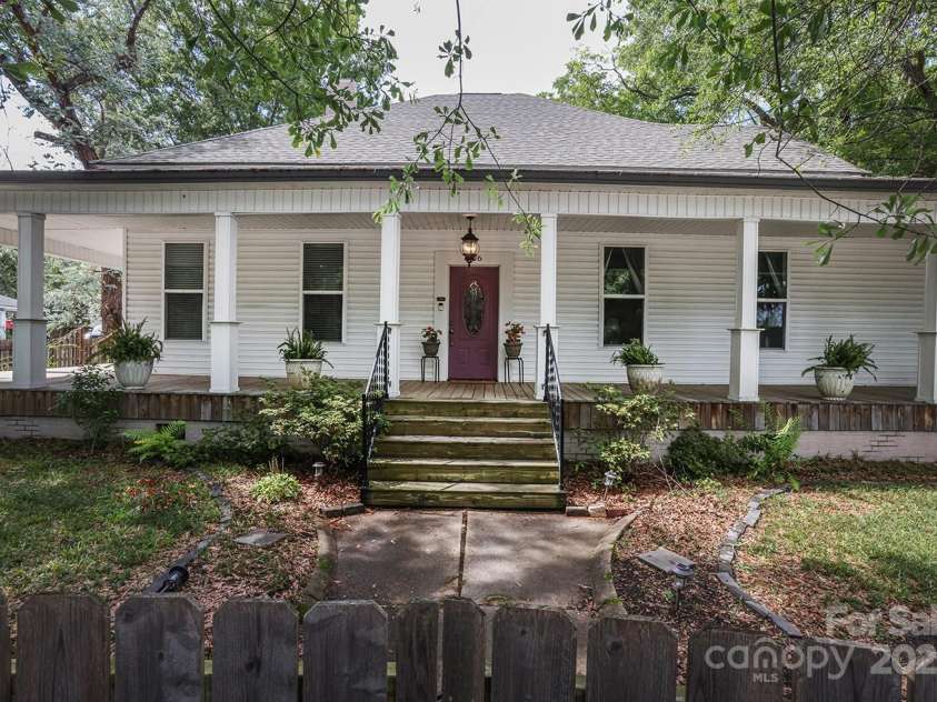 206 Elm Street, Lancaster, SC 29720.  MLS# CAR4282878, YatesRealty ID 29525. Welcome Home