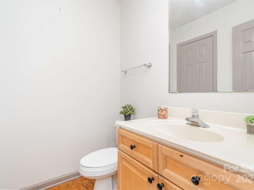 3630 Melrose Cottage Drive, Matthews, NC 28105.  MLS# CAR4278520, YatesRealty ID 29527. 