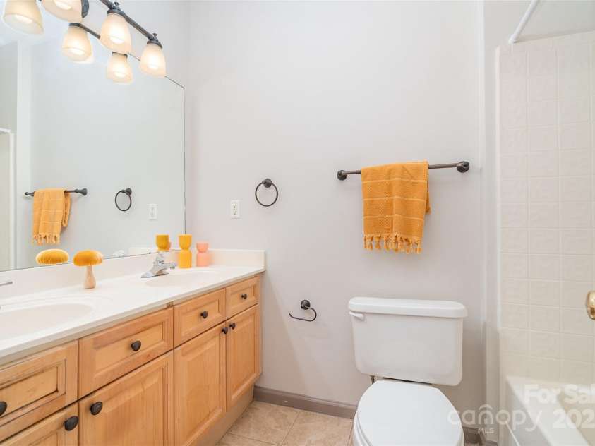 3630 Melrose Cottage Drive, Matthews, NC 28105.  MLS# CAR4278520, YatesRealty ID 29527. 