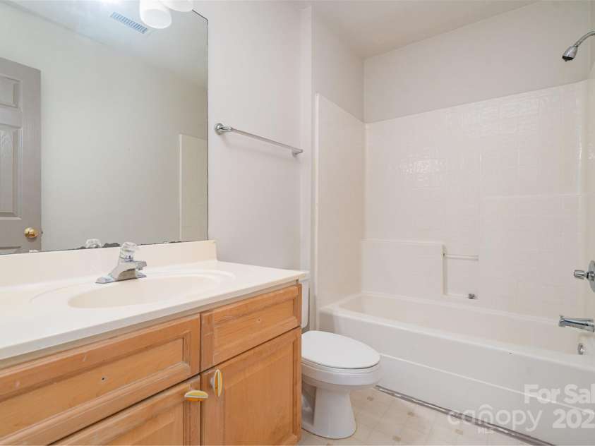 3630 Melrose Cottage Drive, Matthews, NC 28105.  MLS# CAR4278520, YatesRealty ID 29527. 