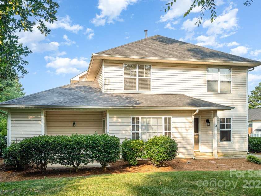 3630 Melrose Cottage Drive, Matthews, NC 28105.  MLS# CAR4278520, YatesRealty ID 29527. 