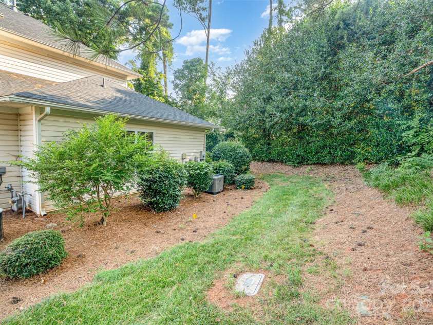 3630 Melrose Cottage Drive, Matthews, NC 28105.  MLS# CAR4278520, YatesRealty ID 29527. 