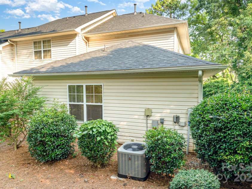 3630 Melrose Cottage Drive, Matthews, NC 28105.  MLS# CAR4278520, YatesRealty ID 29527. 