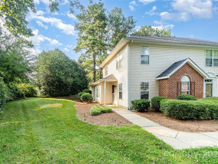 3630 Melrose Cottage Drive, Matthews, NC 28105.  MLS# CAR4278520, YatesRealty ID 29527. 