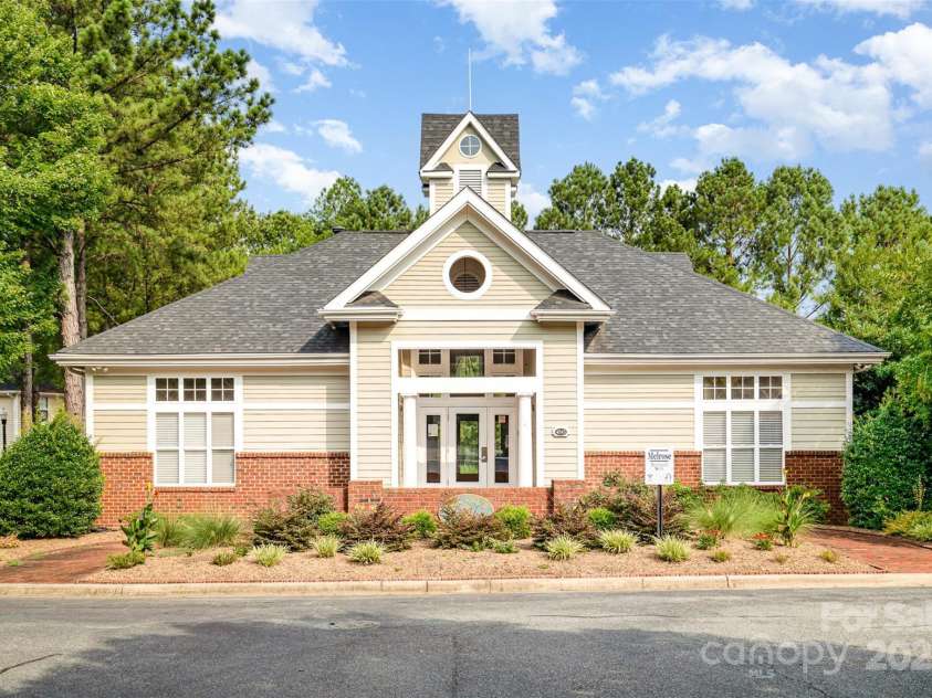 3630 Melrose Cottage Drive, Matthews, NC 28105.  MLS# CAR4278520, YatesRealty ID 29527. 