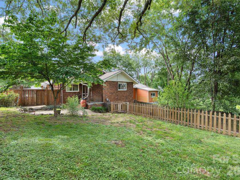 155 Michigan Avenue, Asheville, NC 28806.  MLS# CAR4388418, YatesRealty ID 29528. 