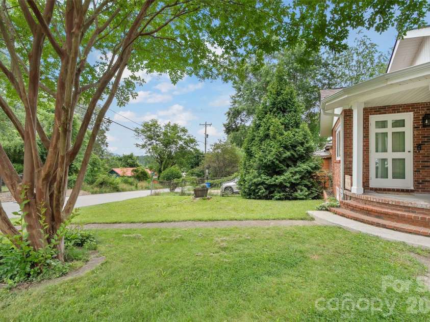 155 Michigan Avenue, Asheville, NC 28806.  MLS# CAR4388418, YatesRealty ID 29528. 