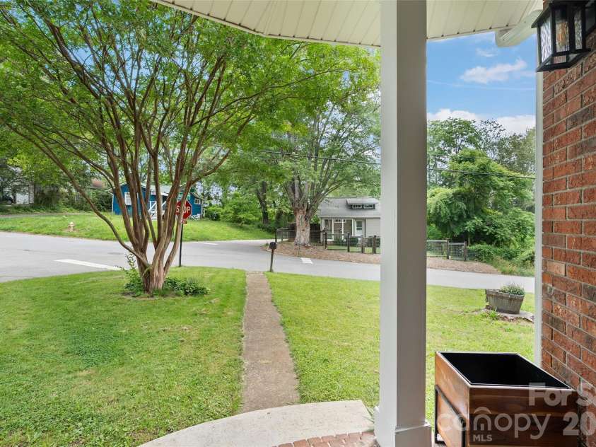 155 Michigan Avenue, Asheville, NC 28806.  MLS# CAR4388418, YatesRealty ID 29528. 