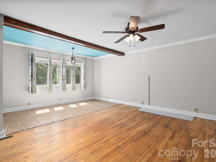 155 Michigan Avenue, Asheville, NC 28806.  MLS# CAR4388418, YatesRealty ID 29528. 