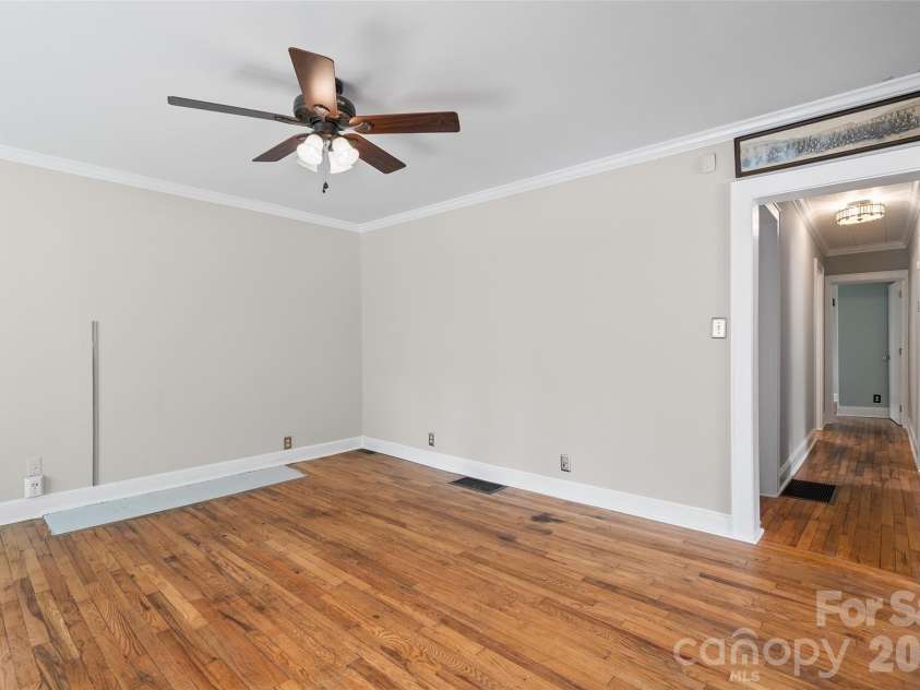 155 Michigan Avenue, Asheville, NC 28806.  MLS# CAR4388418, YatesRealty ID 29528. 