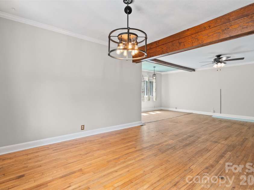 155 Michigan Avenue, Asheville, NC 28806.  MLS# CAR4388418, YatesRealty ID 29528. 