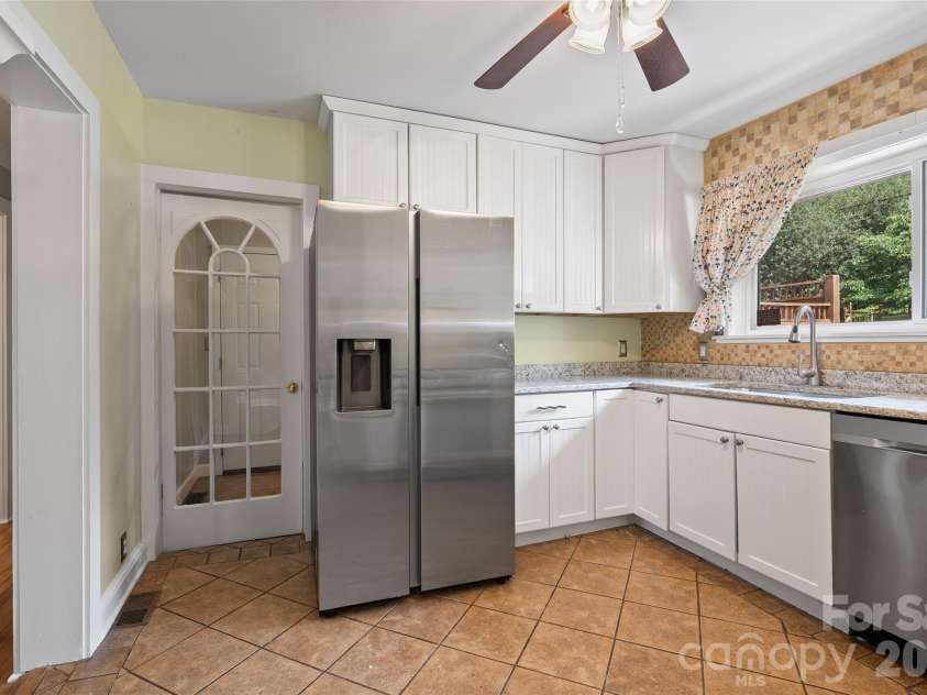 155 Michigan Avenue, Asheville, NC 28806.  MLS# CAR4388418, YatesRealty ID 29528. 
