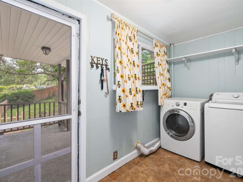 155 Michigan Avenue, Asheville, NC 28806.  MLS# CAR4388418, YatesRealty ID 29528. 
