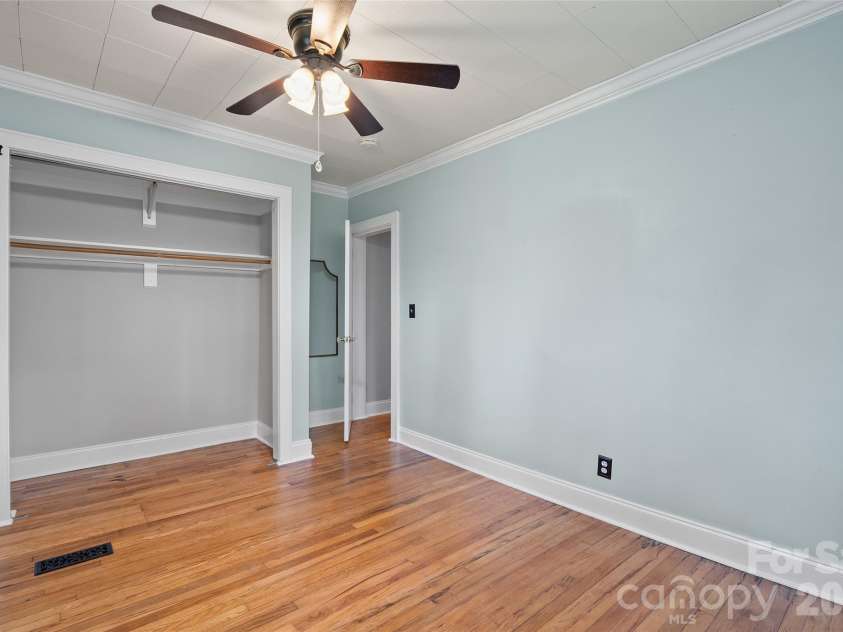 155 Michigan Avenue, Asheville, NC 28806.  MLS# CAR4388418, YatesRealty ID 29528. 