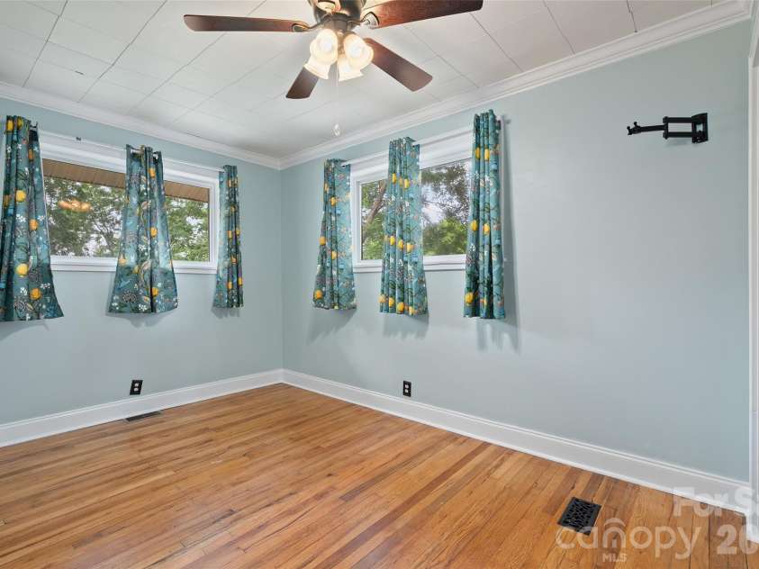155 Michigan Avenue, Asheville, NC 28806.  MLS# CAR4388418, YatesRealty ID 29528. 