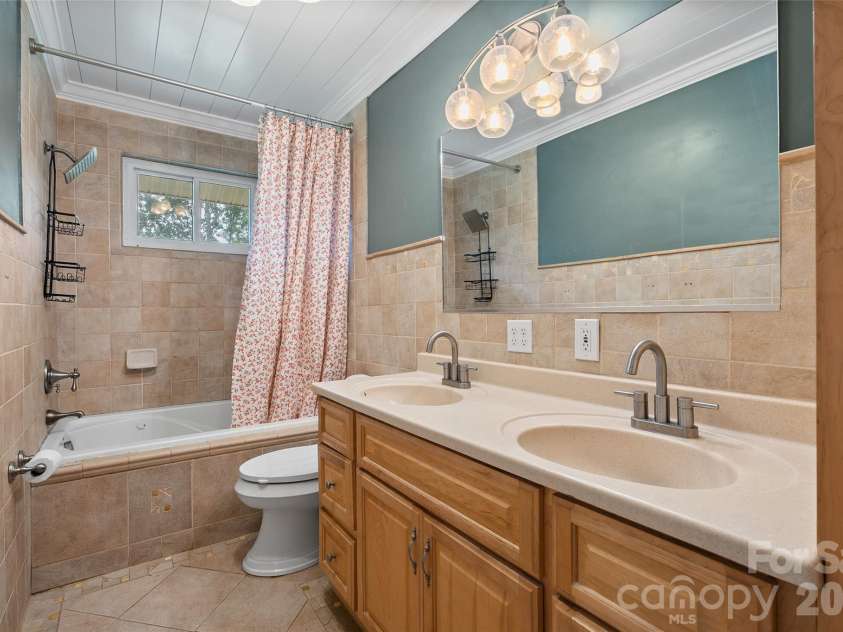 155 Michigan Avenue, Asheville, NC 28806.  MLS# CAR4388418, YatesRealty ID 29528. 
