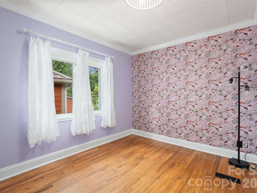 155 Michigan Avenue, Asheville, NC 28806.  MLS# CAR4388418, YatesRealty ID 29528. 