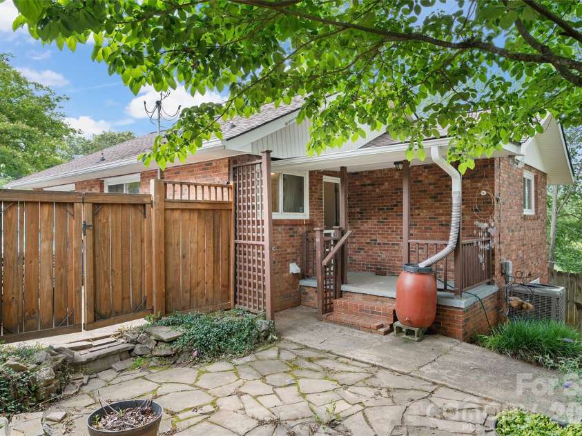 155 Michigan Avenue, Asheville, NC 28806.  MLS# CAR4388418, YatesRealty ID 29528. 