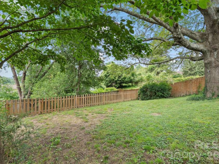 155 Michigan Avenue, Asheville, NC 28806.  MLS# CAR4388418, YatesRealty ID 29528. 