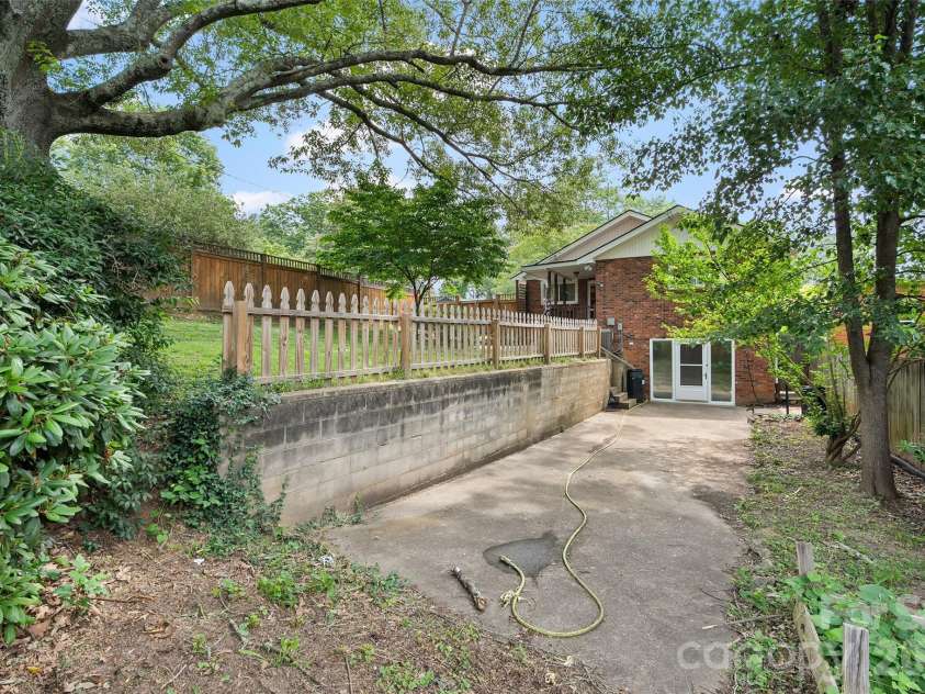 155 Michigan Avenue, Asheville, NC 28806.  MLS# CAR4388418, YatesRealty ID 29528. 