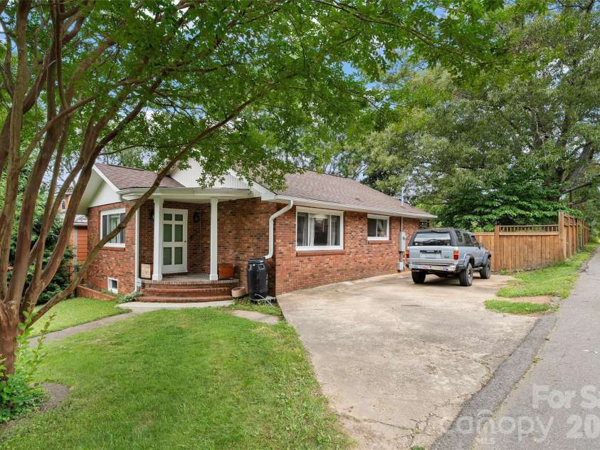 155 Michigan Avenue, Asheville, NC 28806.  MLS# CAR4388418, YatesRealty ID 29528. 