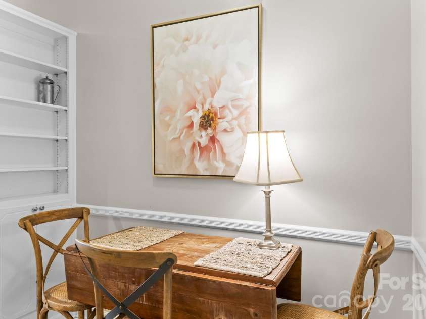 5941 Quail Hollow Road, Charlotte, NC 28210.  MLS# CAR4391742, YatesRealty ID 29529. Breakfast nook