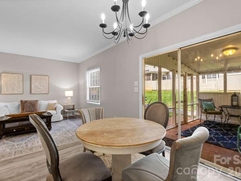 5941 Quail Hollow Road, Charlotte, NC 28210.  MLS# CAR4391742, YatesRealty ID 29529. Dining Area
