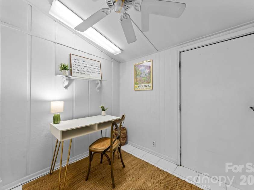5941 Quail Hollow Road, Charlotte, NC 28210.  MLS# CAR4391742, YatesRealty ID 29529. Just off the kitchen, a versatile flex space provides valuable additional living area that can serve as a home office, reading nook, workout area, playroom, or hobby space.