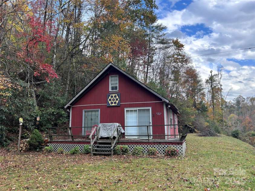 362 Melton Branch Road, Bakersville, NC 28705.  MLS# CAR4315469, YatesRealty ID 2953. 