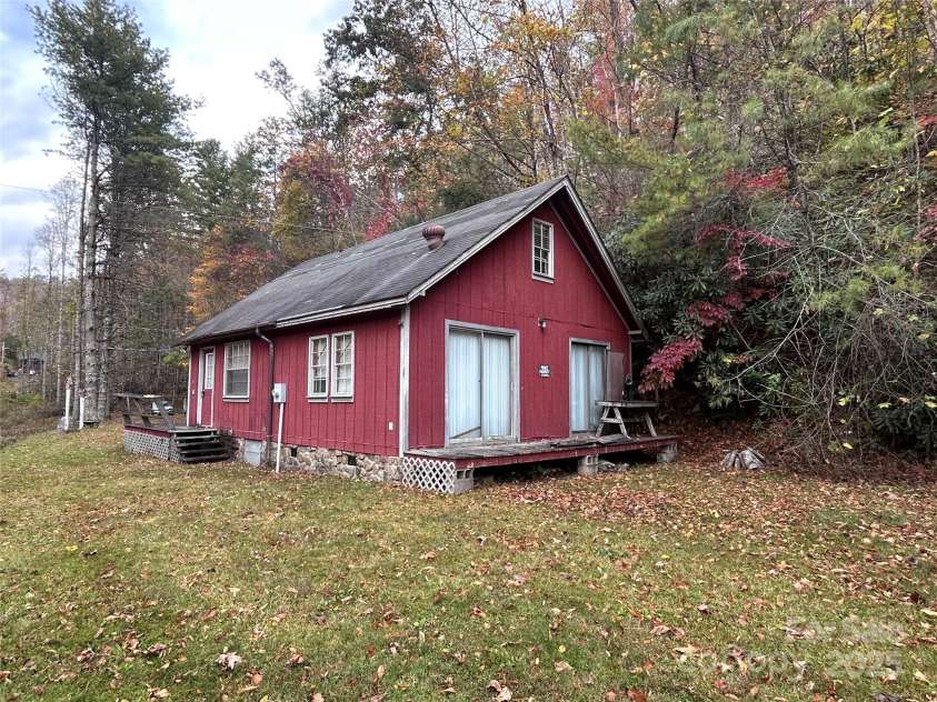 362 Melton Branch Road, Bakersville, NC 28705.  MLS# CAR4315469, YatesRealty ID 2953. 