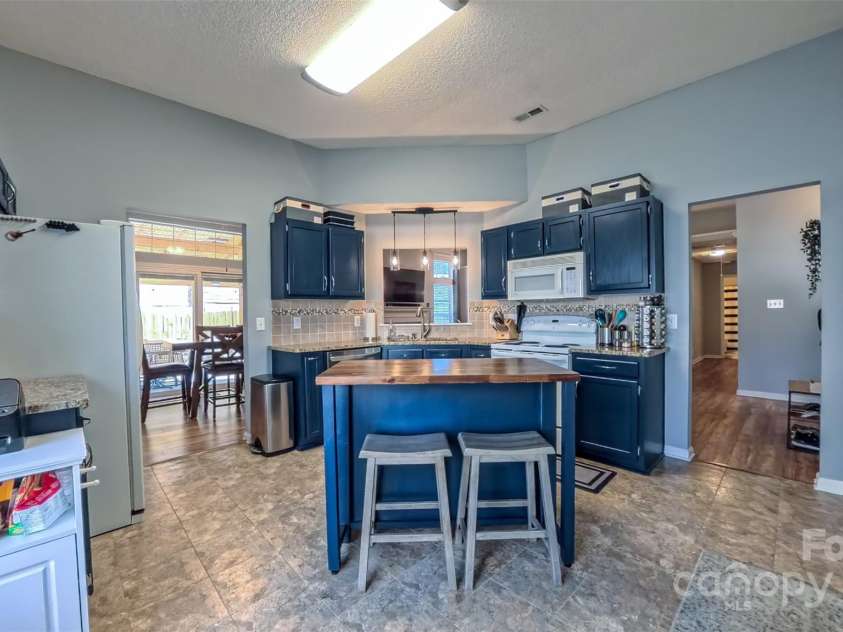 3693 Stonefield Street, Concord, NC 28027.  MLS# CAR4312117, YatesRealty ID 2953. Kitchen 