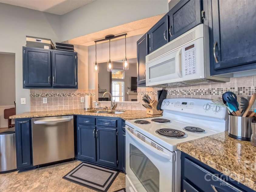 3693 Stonefield Street, Concord, NC 28027.  MLS# CAR4312117, YatesRealty ID 2953. Kitchen