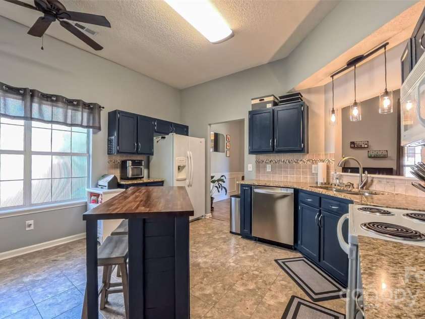 3693 Stonefield Street, Concord, NC 28027.  MLS# CAR4312117, YatesRealty ID 2953. Kitchen