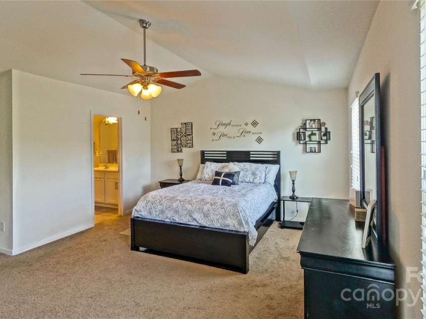 1130 Rock Haven Drive, Charlotte, NC 28216.  MLS# CAR4279066, YatesRealty ID 29530. 