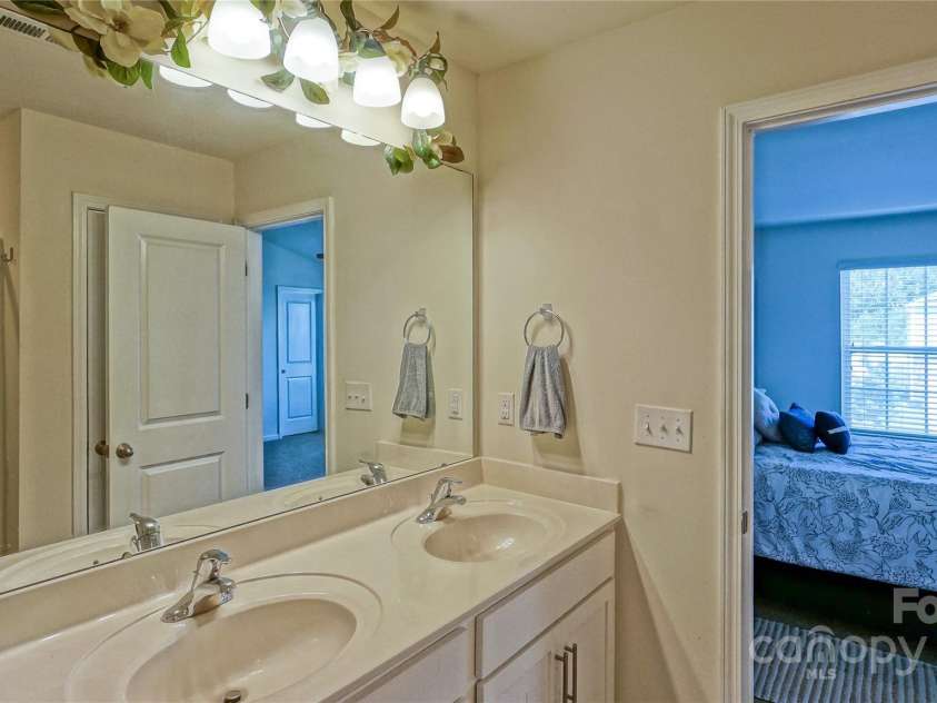 1130 Rock Haven Drive, Charlotte, NC 28216.  MLS# CAR4279066, YatesRealty ID 29530. 