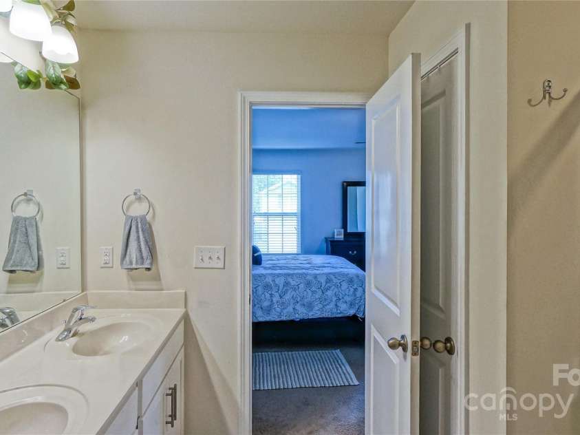 1130 Rock Haven Drive, Charlotte, NC 28216.  MLS# CAR4279066, YatesRealty ID 29530. 