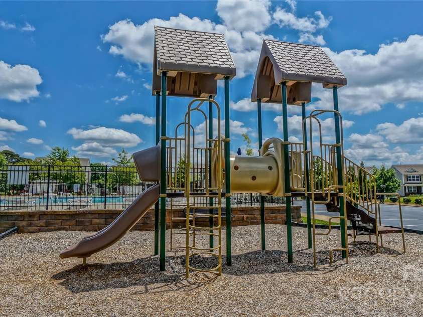 1130 Rock Haven Drive, Charlotte, NC 28216.  MLS# CAR4279066, YatesRealty ID 29530. 