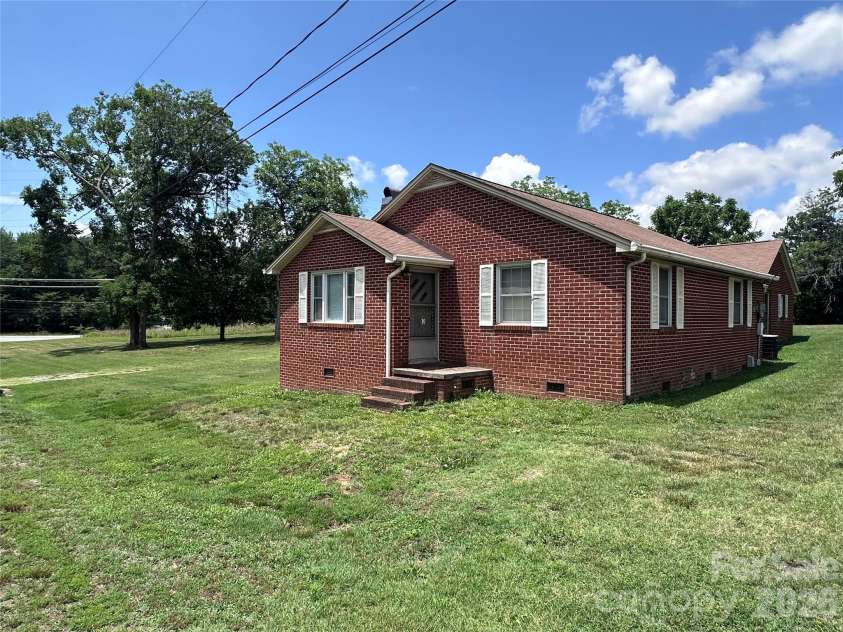 2150 Mary Street, China Grove, NC 28023.  MLS# CAR4391876, YatesRealty ID 29530. 