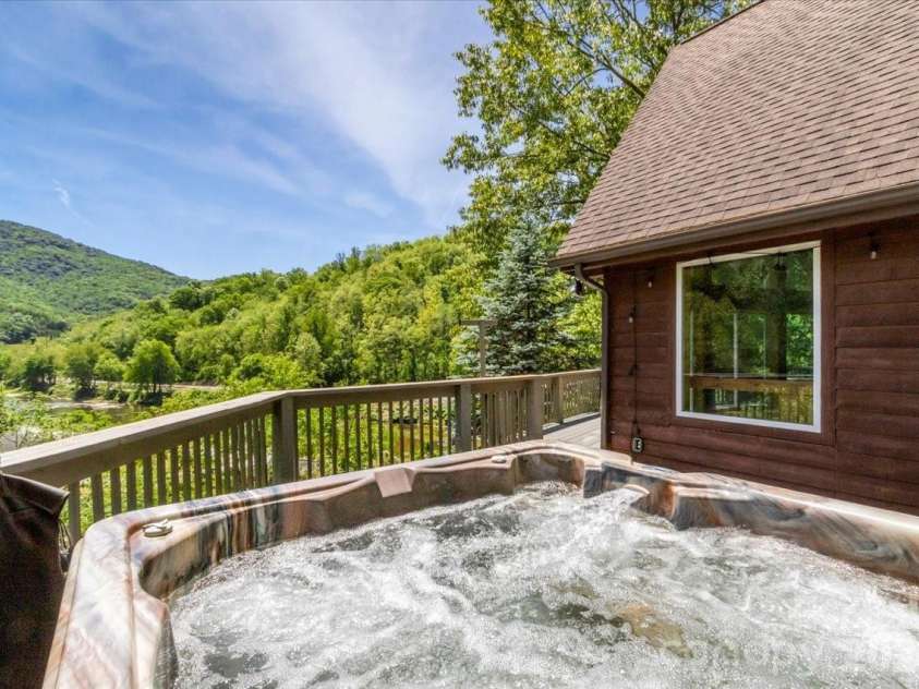 7714 State Highway 197 Highway, Green Mountain, NC 28740.  MLS# CAR4385570, YatesRealty ID 29531. 