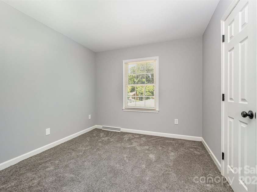 5915 Bluebonnet Road, Charlotte, NC 28212.  MLS# CAR4285336, YatesRealty ID 29532. 